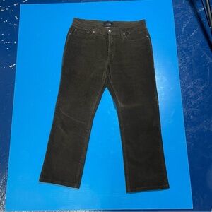 Classic Men's Corduroy Trousers in Rich olive green